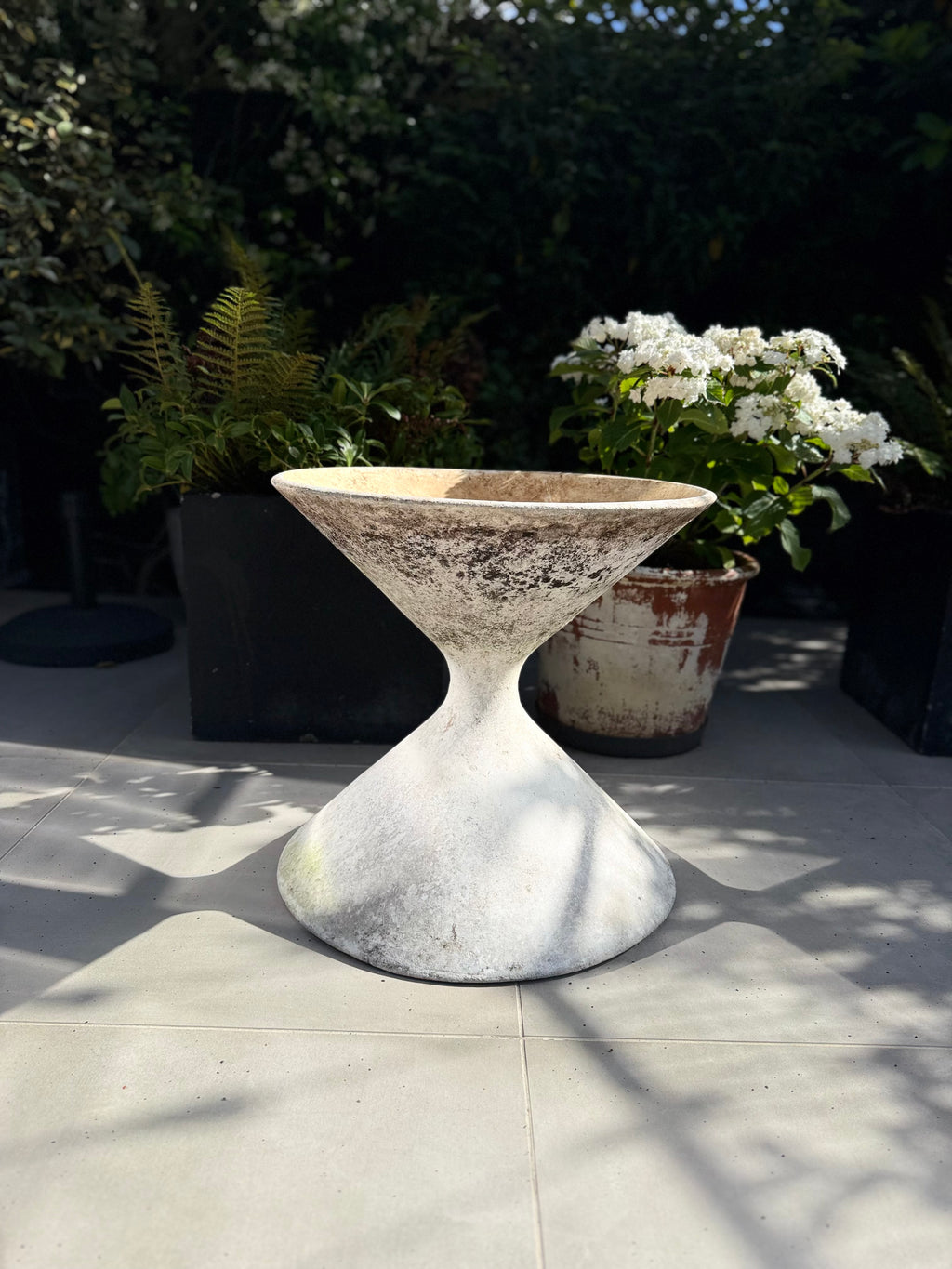 Willy Guhl Diablo Hourglass Planter