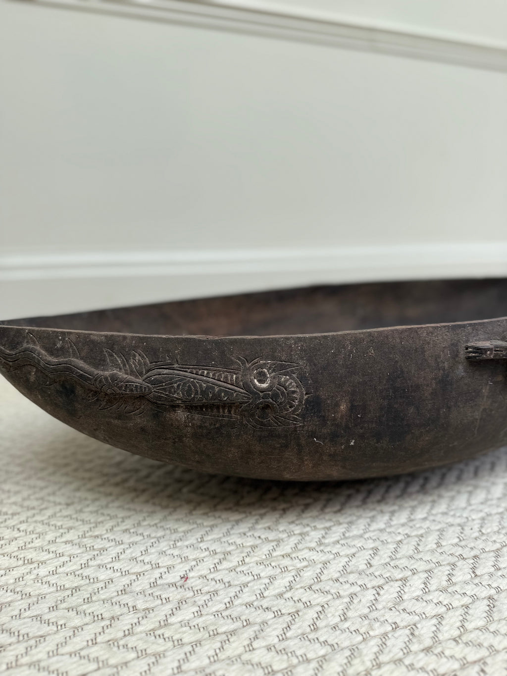 Detail of the rim and grain of an early 20th century wooden feasting bowl