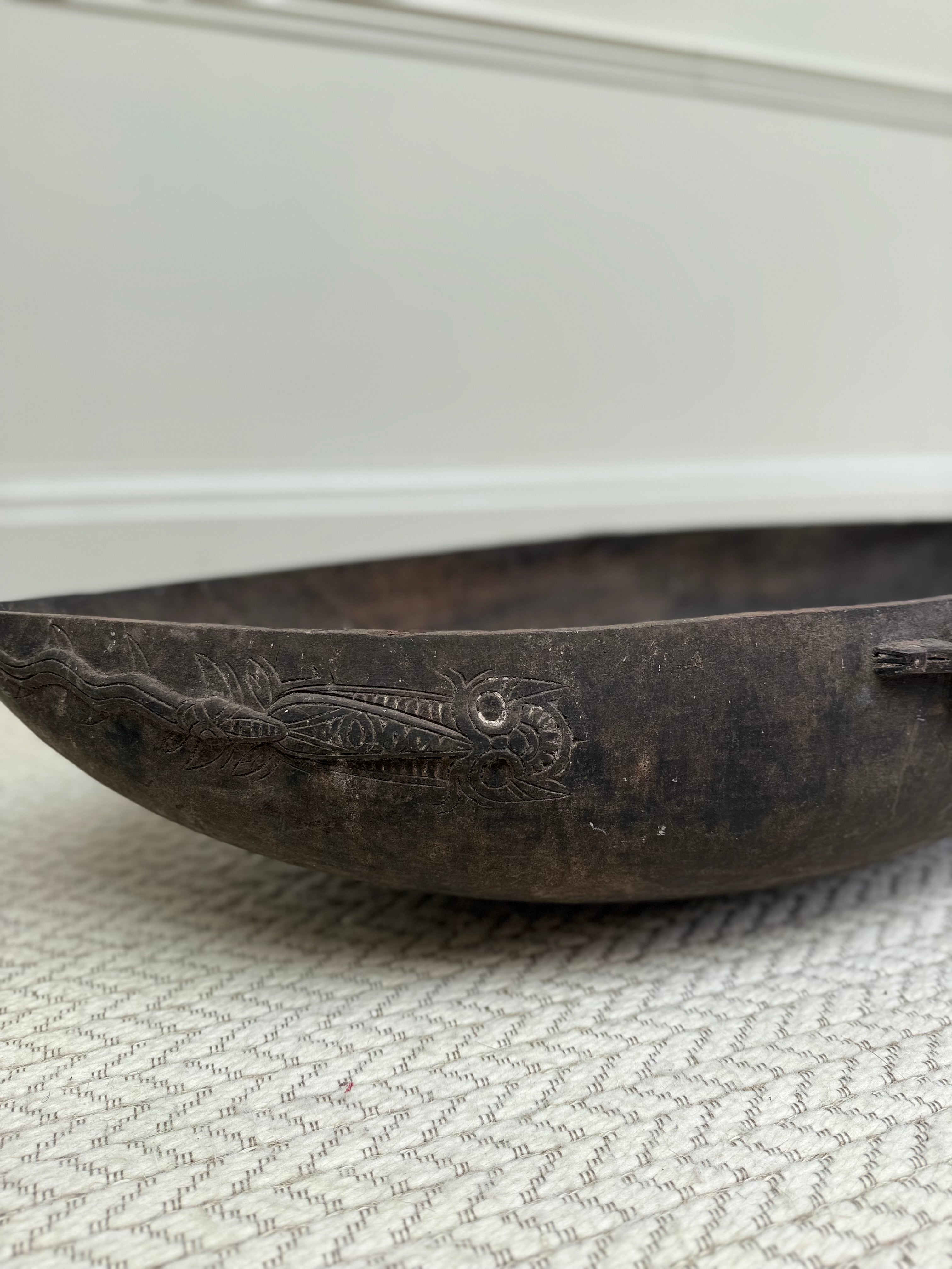 Detail of the rim and grain of an early 20th century wooden feasting bowl