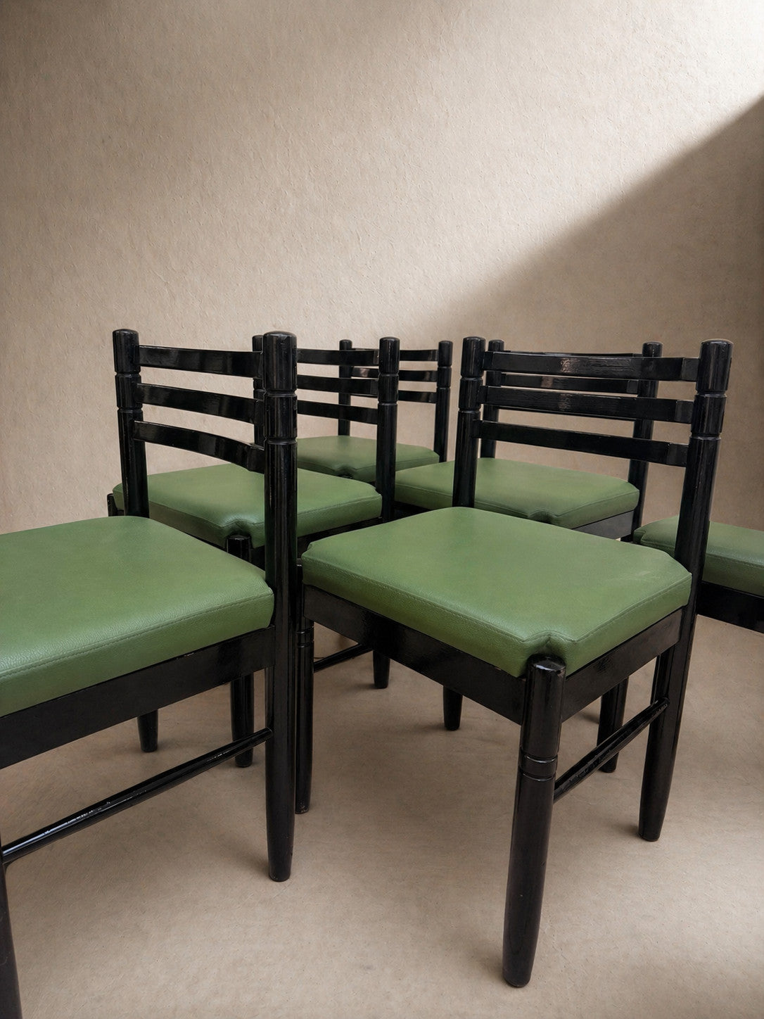 Set 6 Mid Century Style Black Lacquer Dining Chairs Green Upholstered Seats