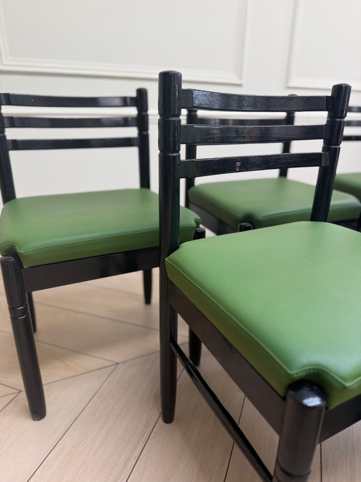 Set 6 Mid Century Style Black Lacquer Dining Chairs Green Upholstered Seats