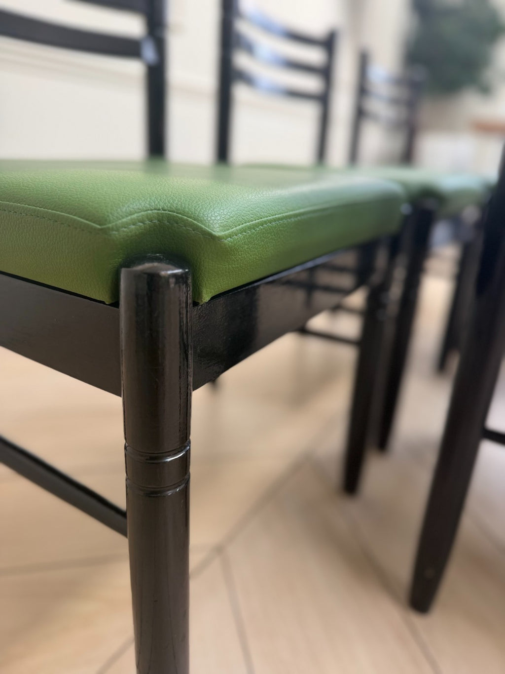 Set 6 Mid Century Style Black Lacquer Dining Chairs Green Upholstered Seats
